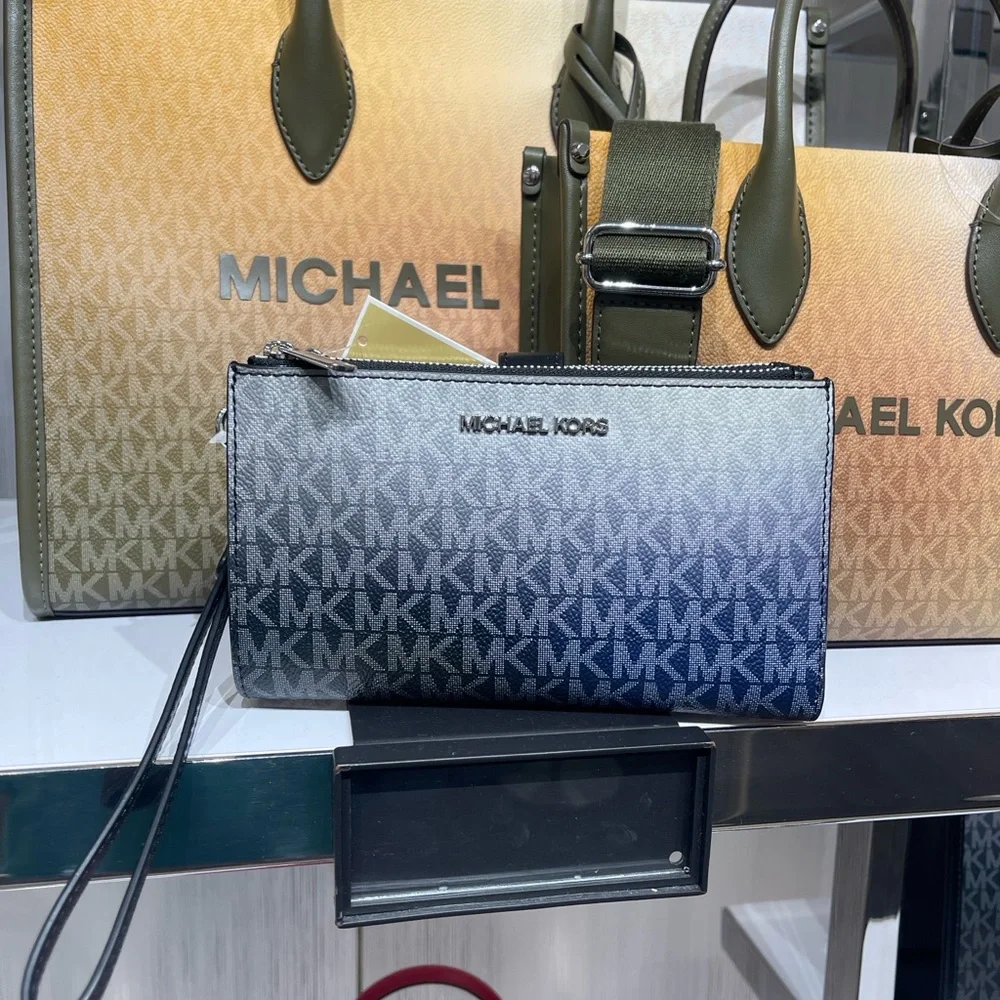 MICHAEL KORS Jet Set Lg Ombré Signature Logo Wristlet Phone Holder Wallet 
Black - Picture 5 of 16